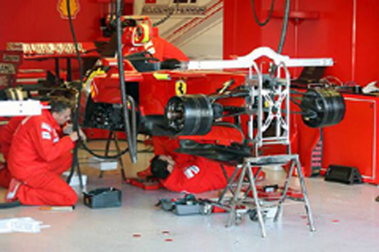 フェラーリ F2008、バルセロナで新パーツをテスト