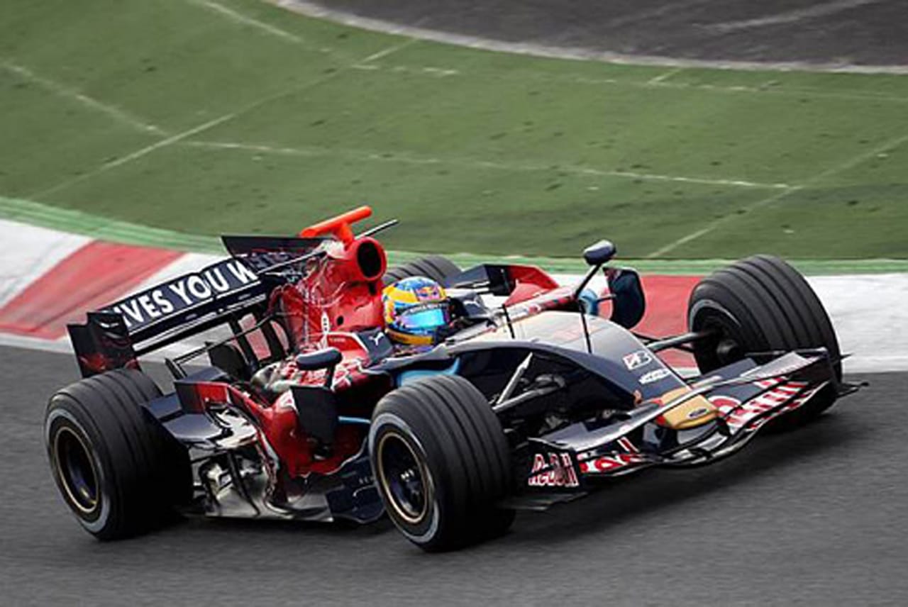 トロ・ロッソ STR3が公式デビュー