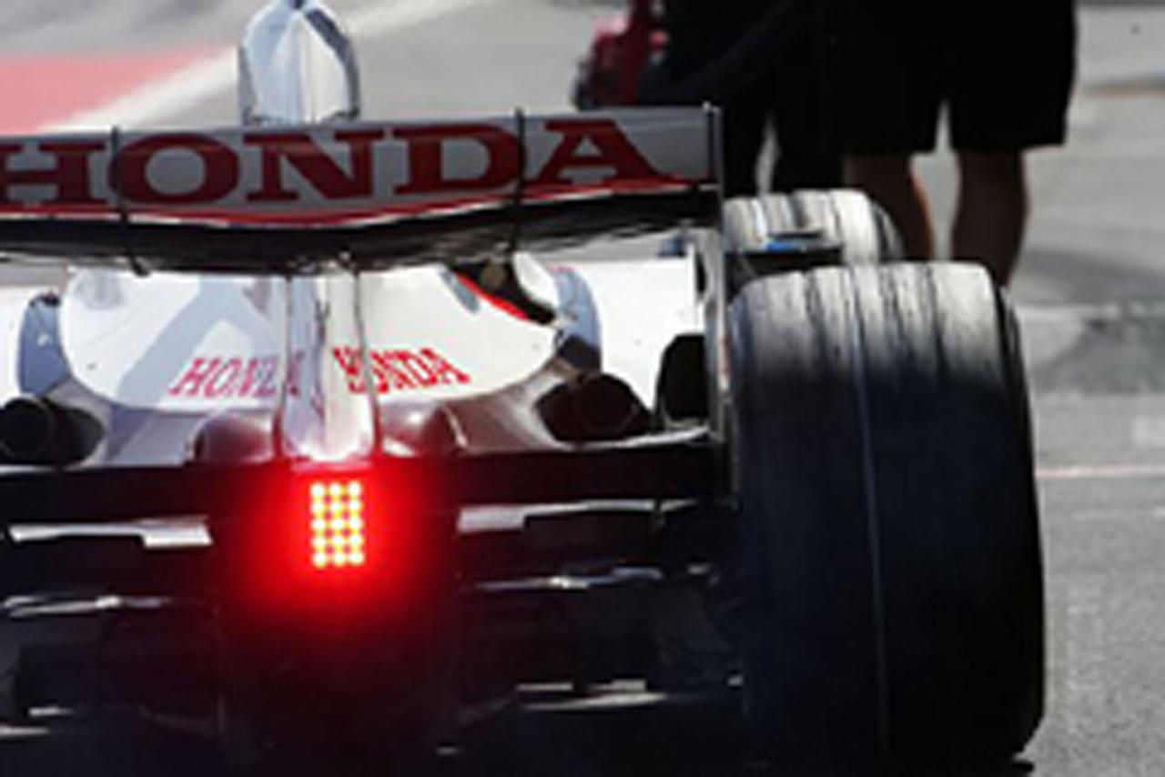 スーパーアグリF1撤退とカスタマーマシン問題