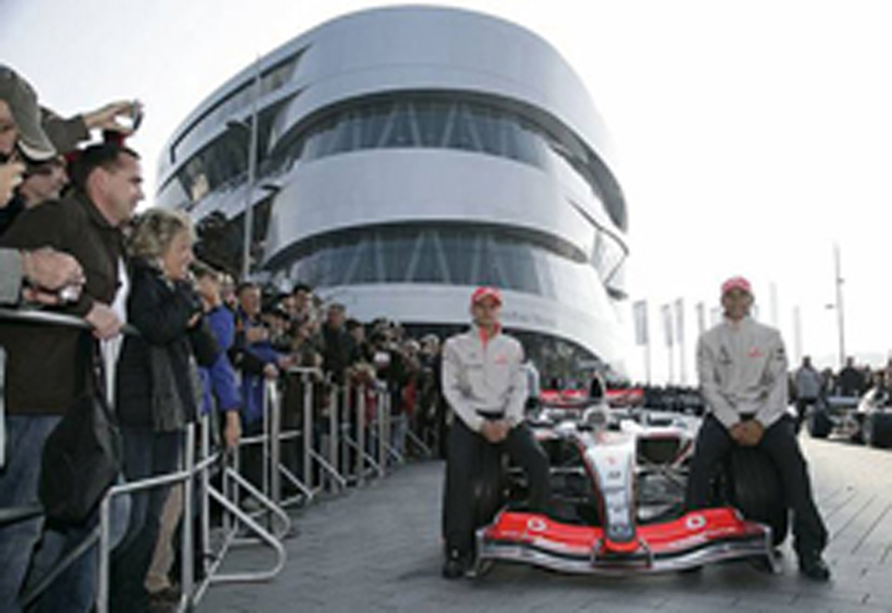 マクラーレン MP4-24の発表は1月16日