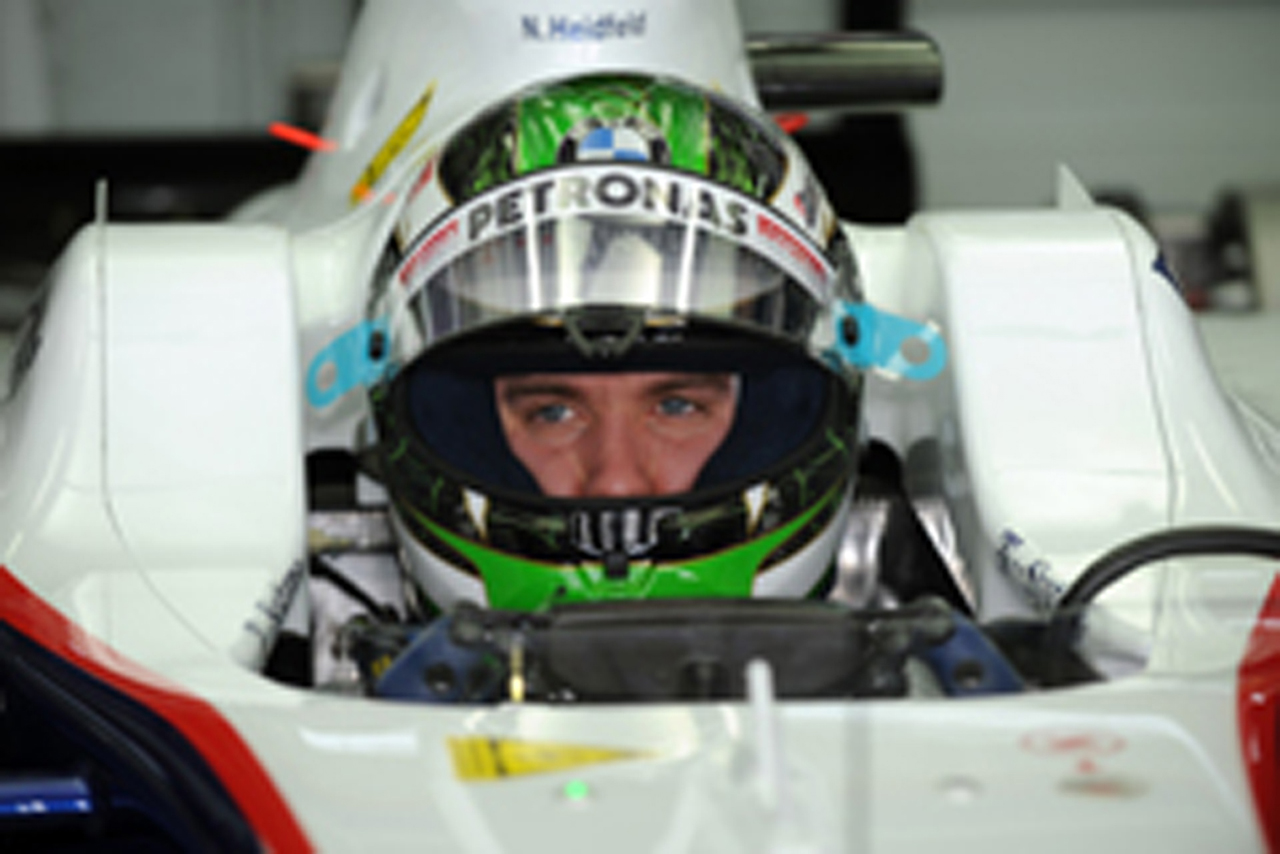 ニック・ハイドフェルド、F1.09で初走行