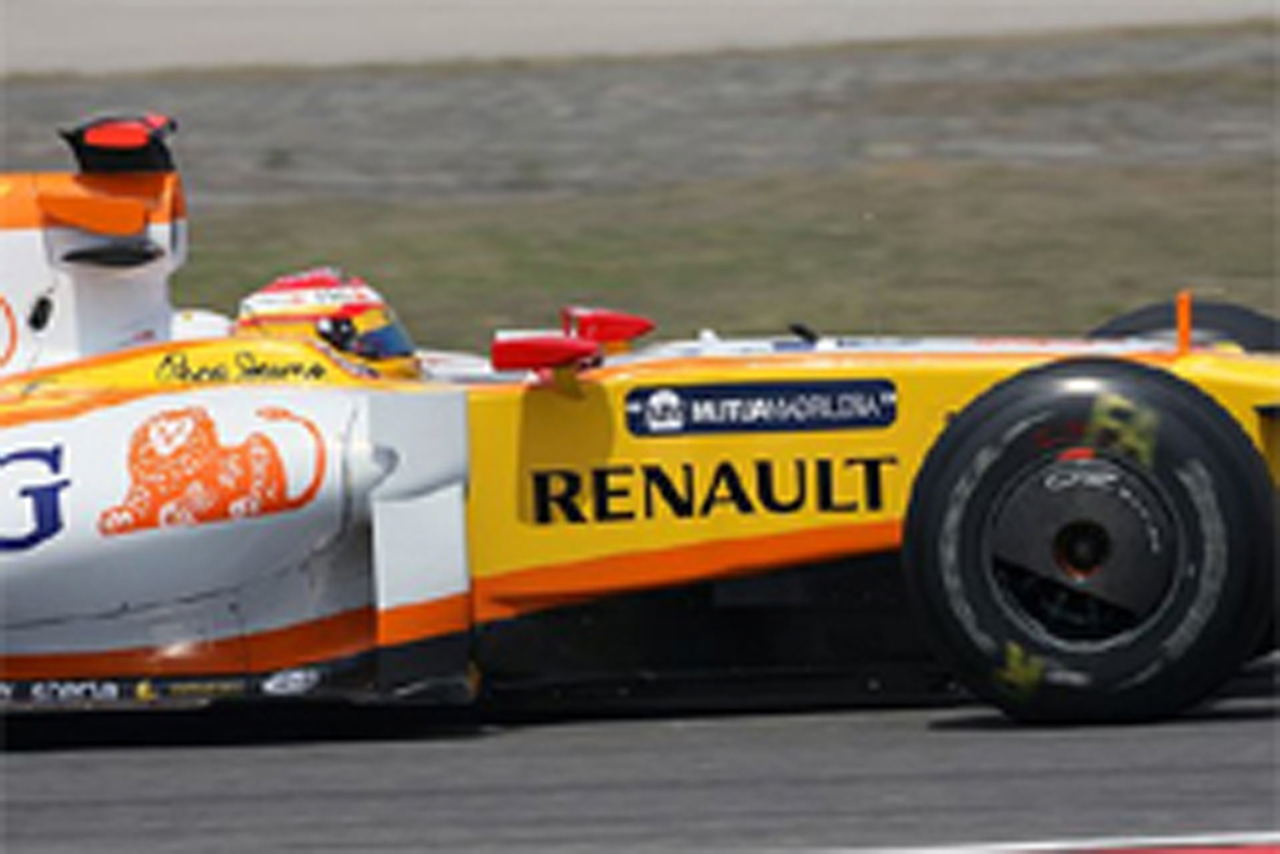 ルノーとクビサ、KERS非搭載 （F1中国GP）