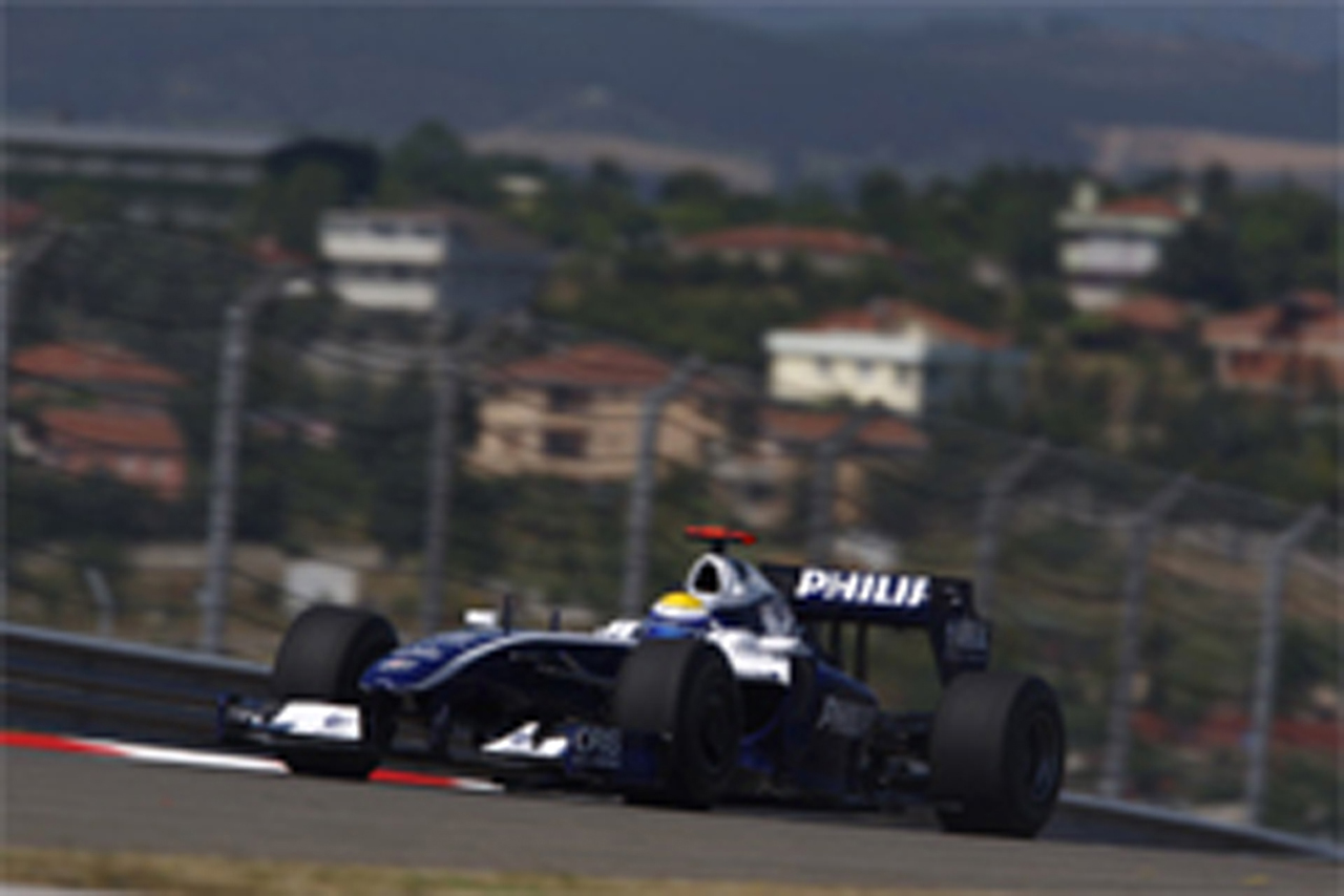 F1トルコGP フリー走行1回目：ニコ・ロズベルグがトップタイム