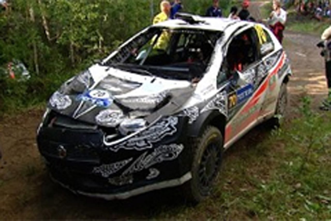 キミ・ライコネン WRC初挑戦はクラッシュで終了