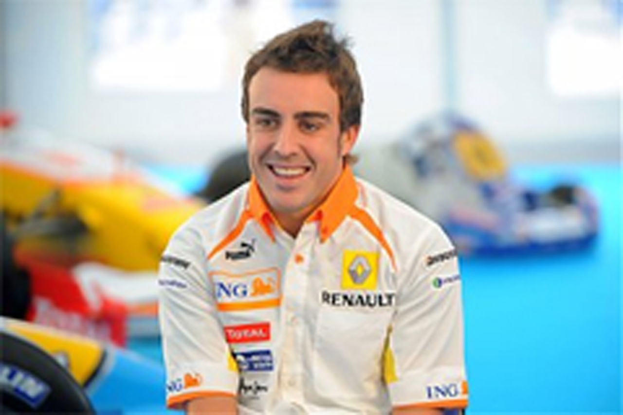 フェルナンド・アロンソ 故郷オビエドでF1デモ走行