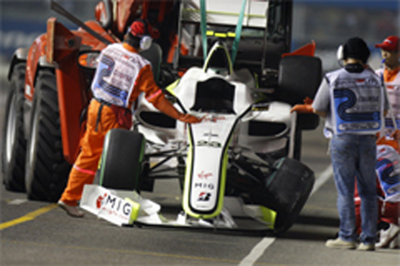 ブラウンGP：バリチェロがクラッシュ（F1シンガポールGP予選）