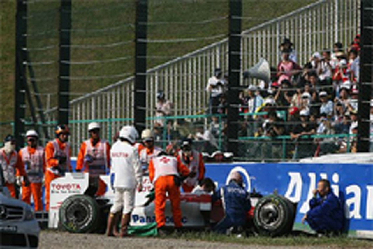 ティモ・グロックが大クラッシュ (F1日本GP予選)