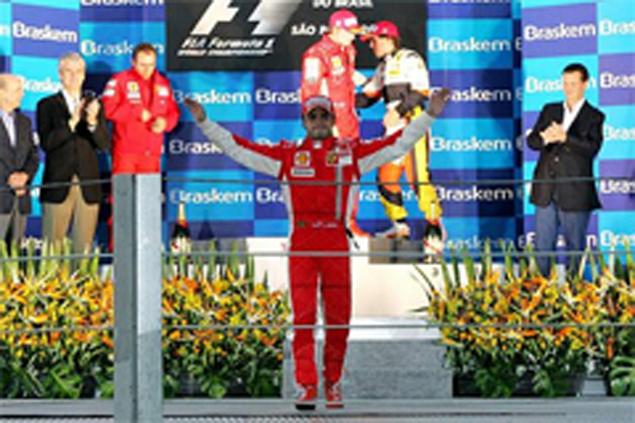 フェリペ・マッサ、ブラジルGPでチェッカーフラッグを担当