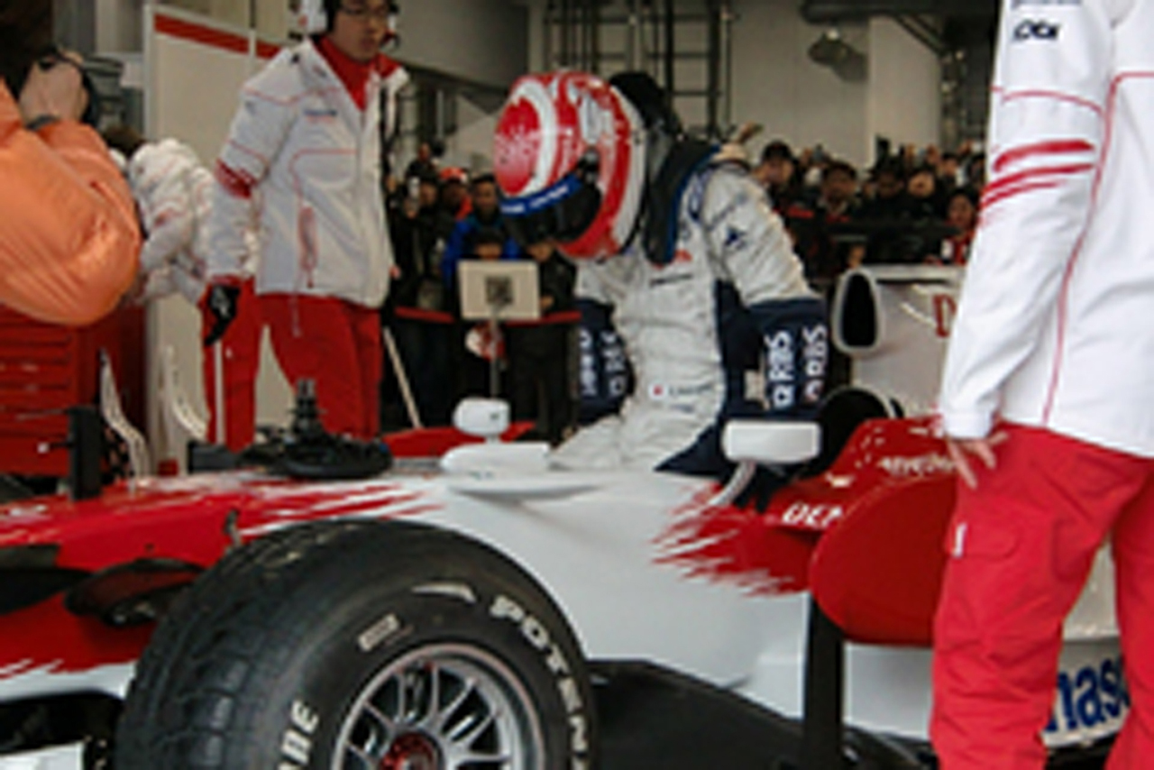 中嶋一貴、トヨタF1カーを初ドライブ