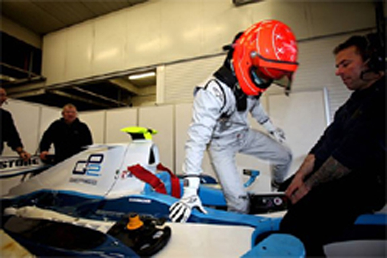 メルセデスGP 「シューマッハのGP2テストはウォームアップ」