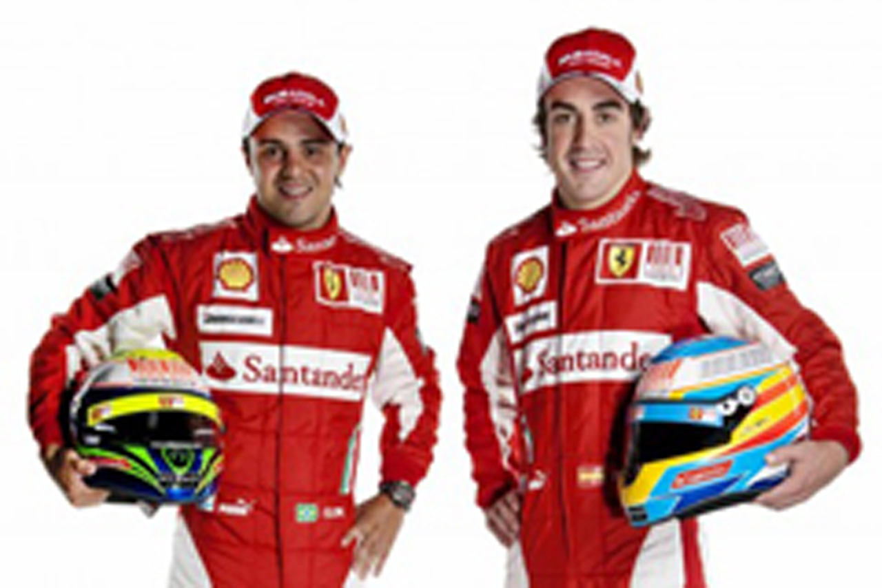 フェラーリ 2010年版レーシングスーツ (画像)