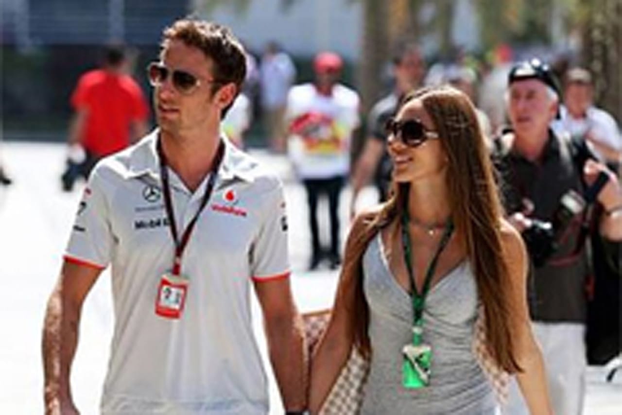 ジェンソン・バトン、道端ジェシカとF1開幕戦の舞台へ