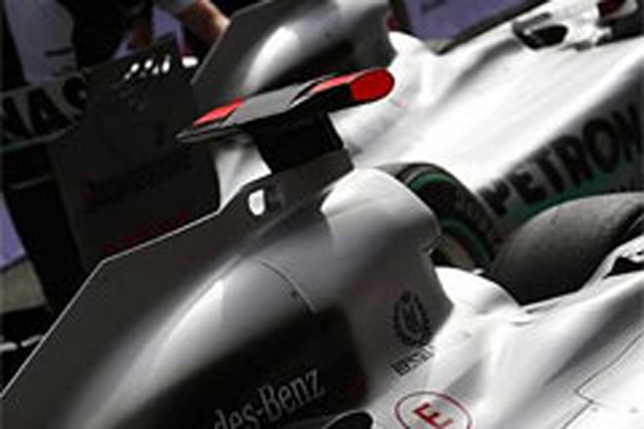 メルセデスGP、両方のマシンが予選でFダクトを使用