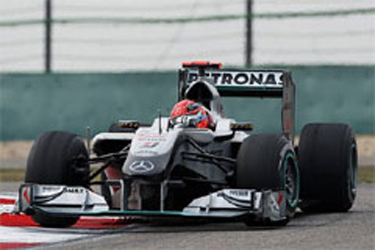 メルセデスGP、W01のホイールベースを延長