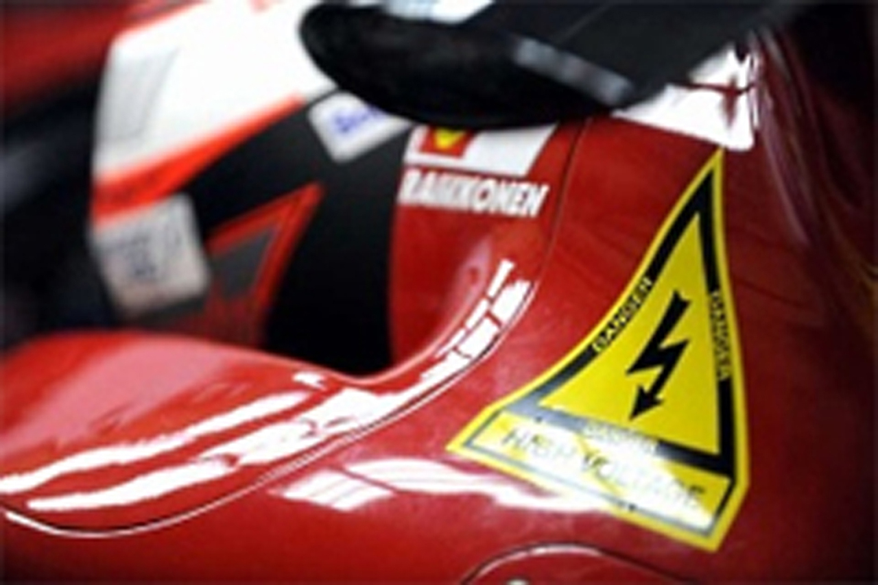 ルノーとフェラーリ、2011年のために100万ユーロのKERSを提案