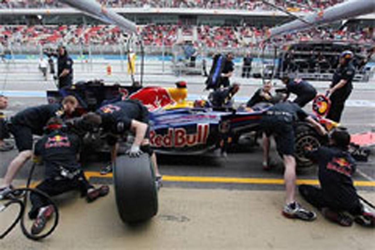 レッドブル、マクラーレンを警戒 (F1スペインGP初日)