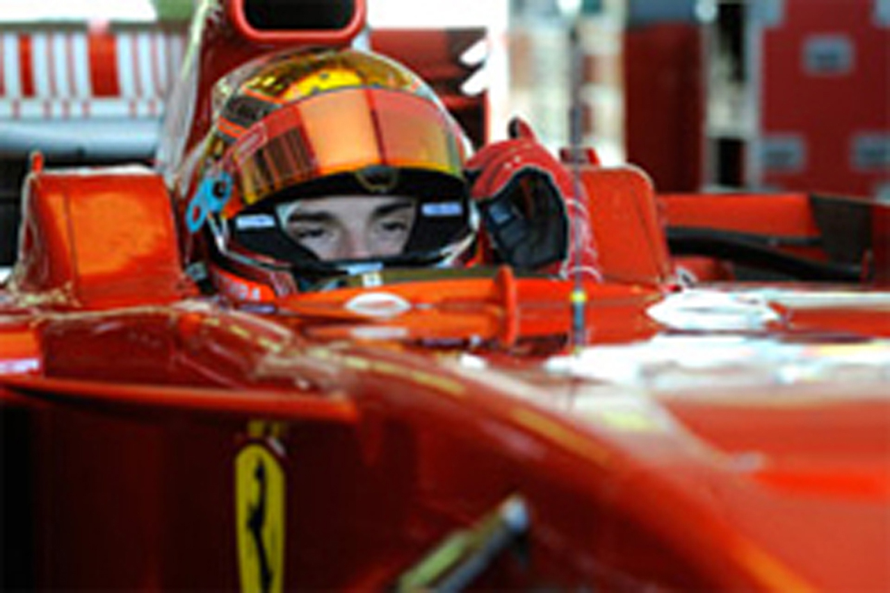 ジュール・ビアンキらがフェラーリ F2008で走行