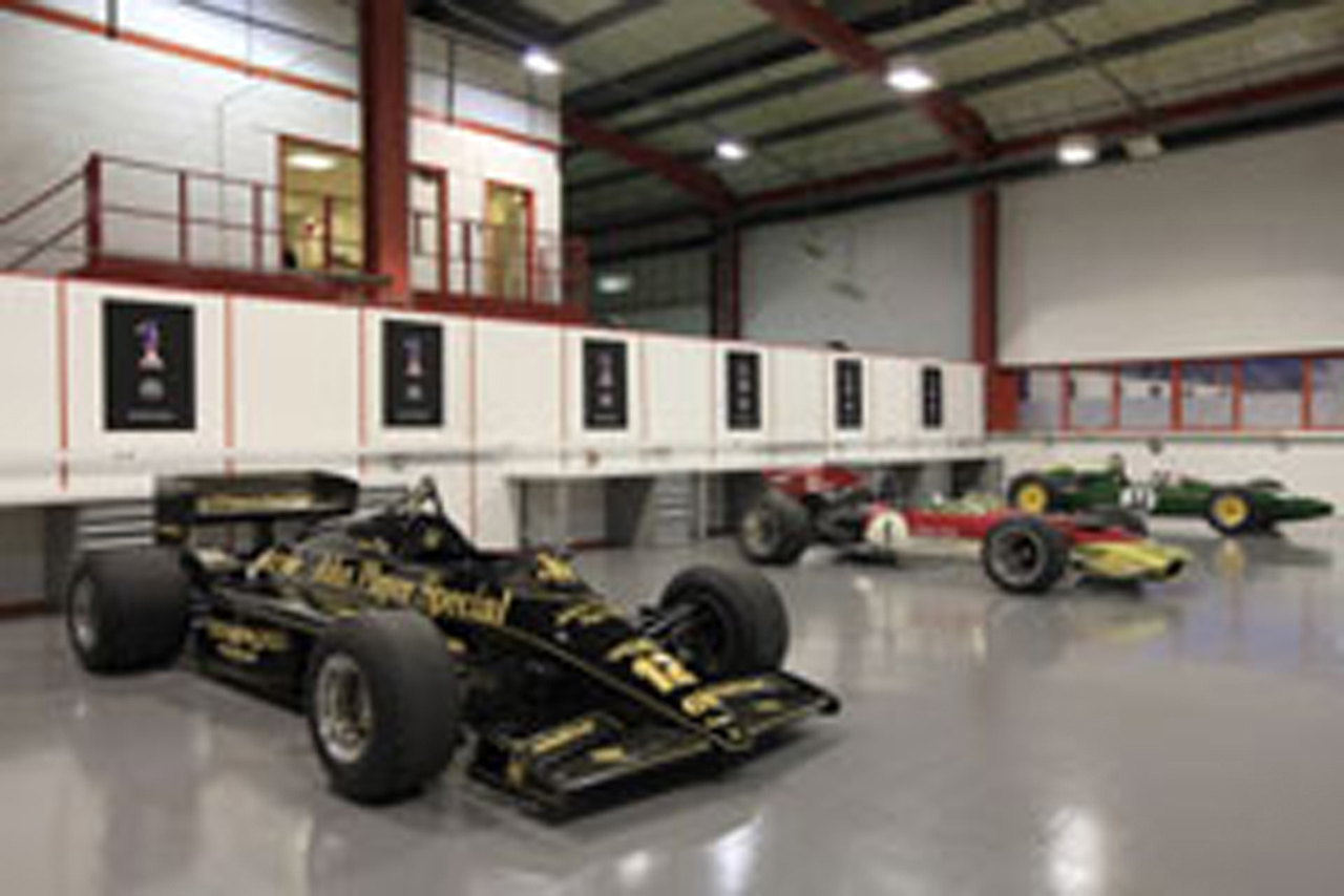 ロータス、歴代F1マシンを揃えてF1参戦500戦を祝う