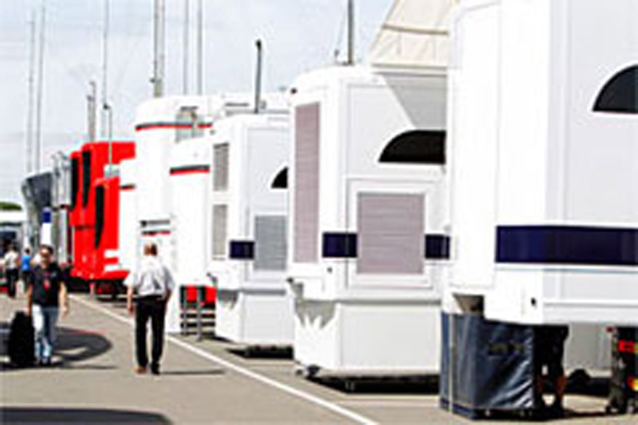 F1チーム、スポンサーロゴ問題の解決を願う