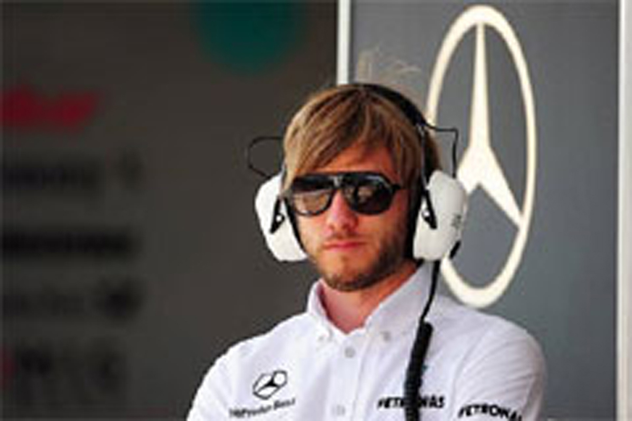 ニック・ハイドフェルド、2011年のF1復帰を目指して交渉中