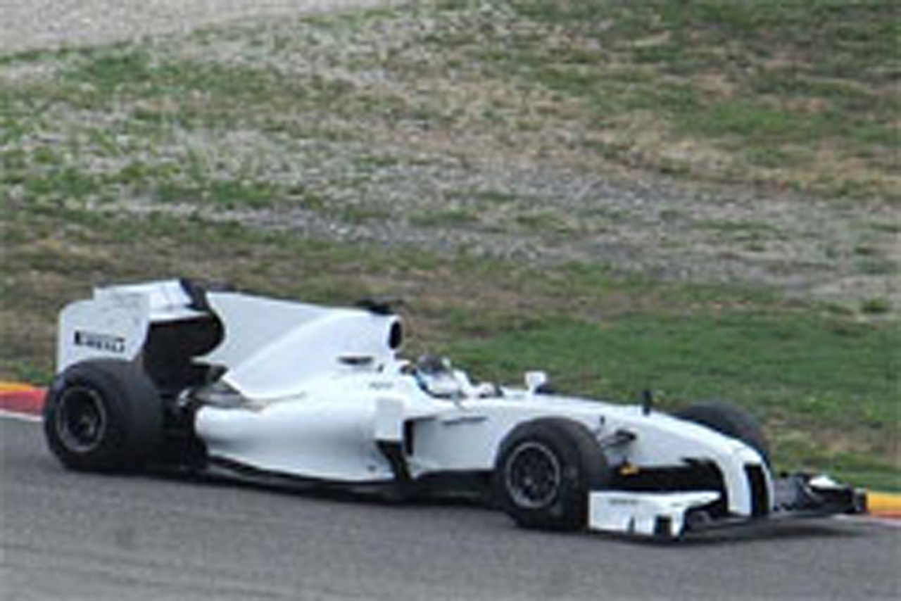 ピレリ、F1タイヤテストを開始 （画像）