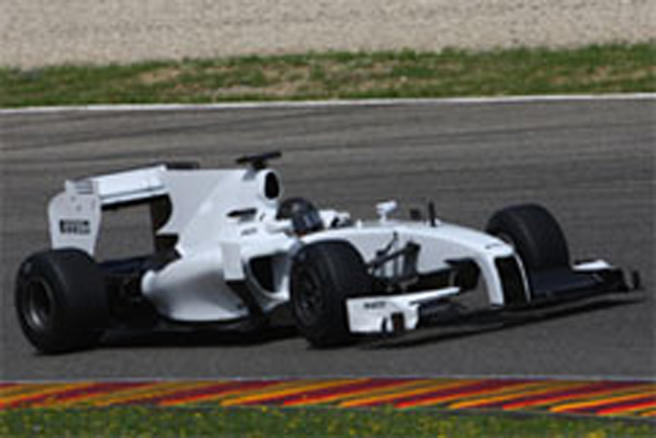 ピレリ、初のF1タイヤテストに満足