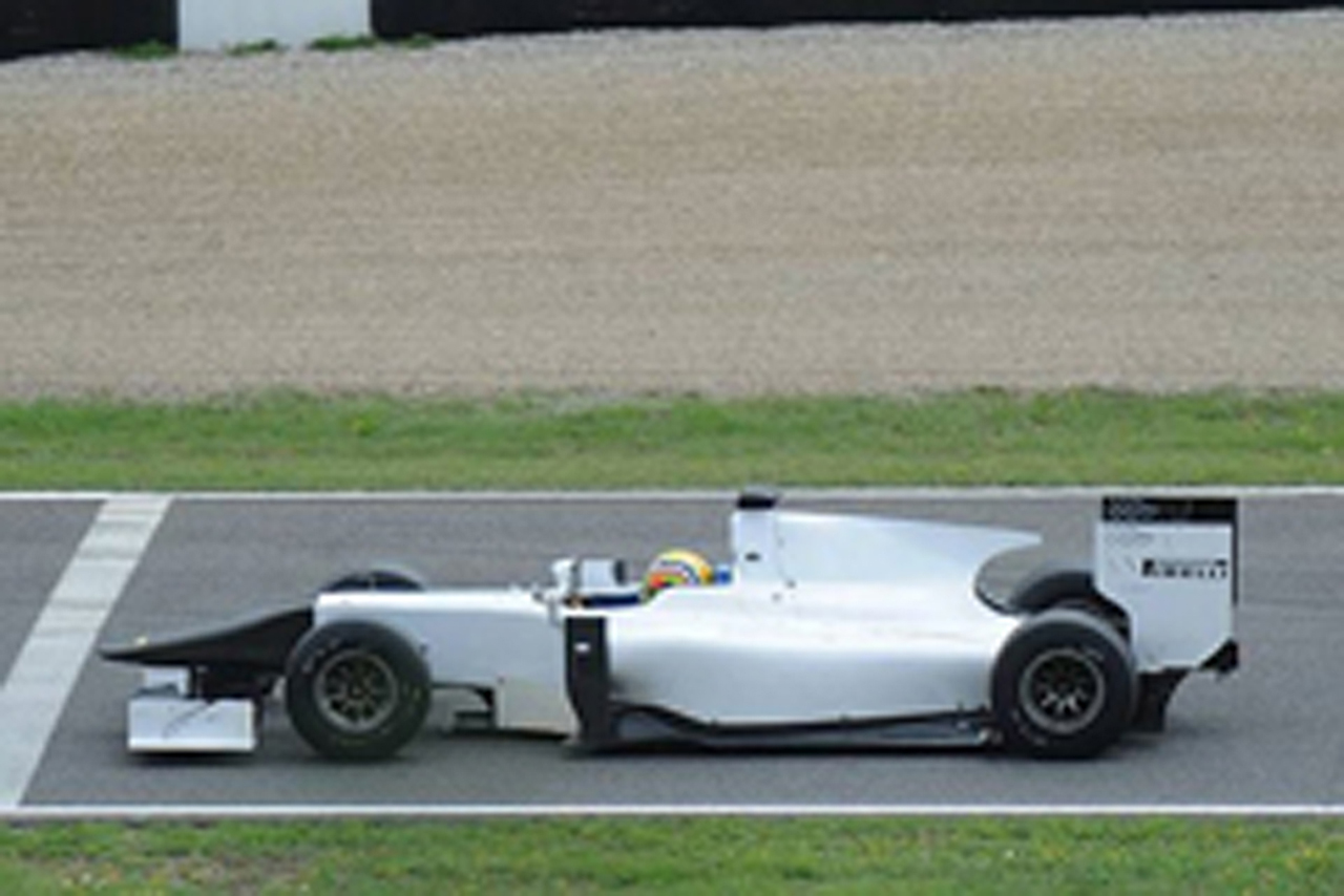 ピレリ、F1とGP2に同スペックのタイヤを供給か