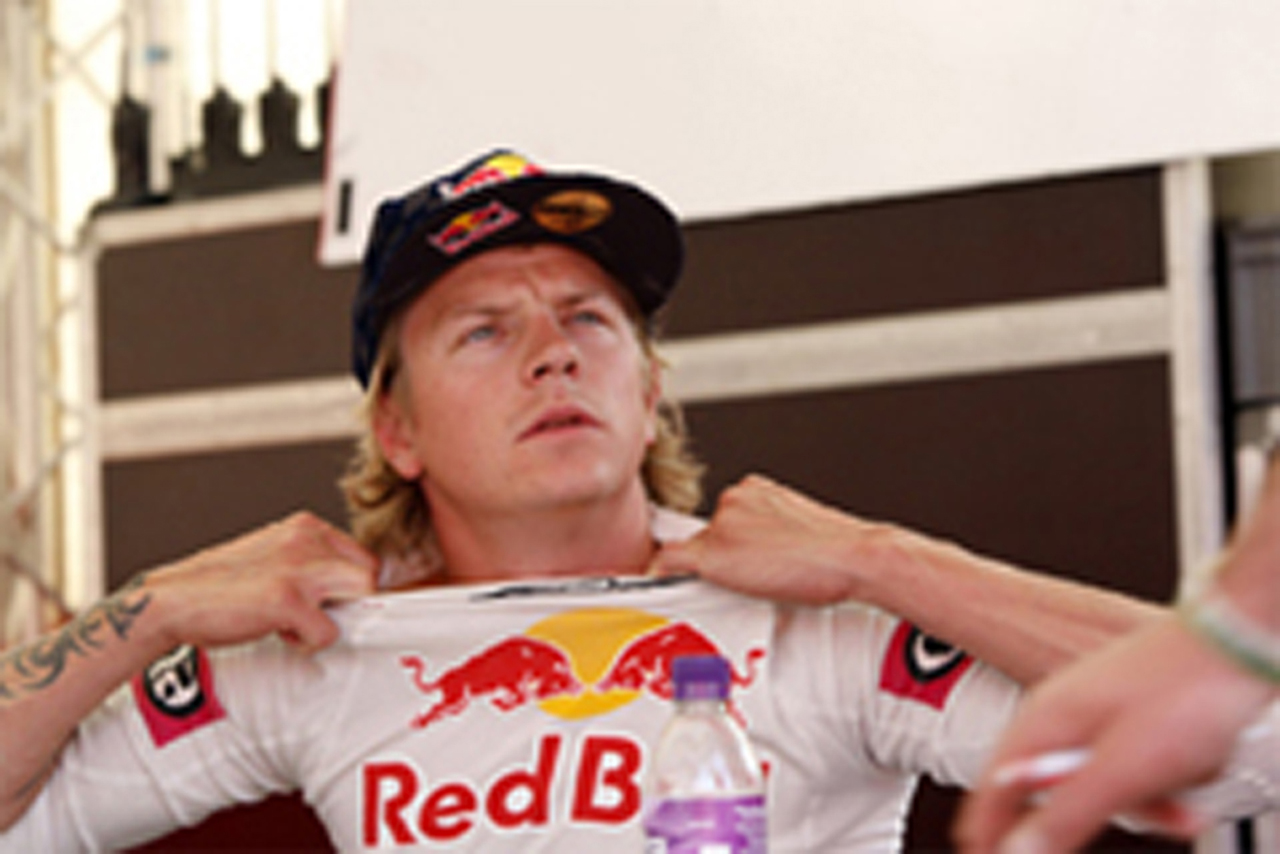 キミ・ライコネン、2011年のF1復帰についてルノーと接触
