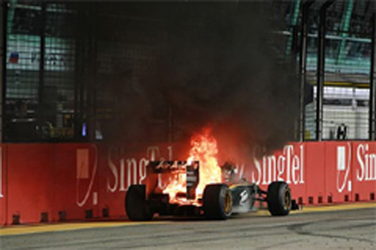ロータス：コバライネンがレース終盤に出火 （F1シンガポールGP）