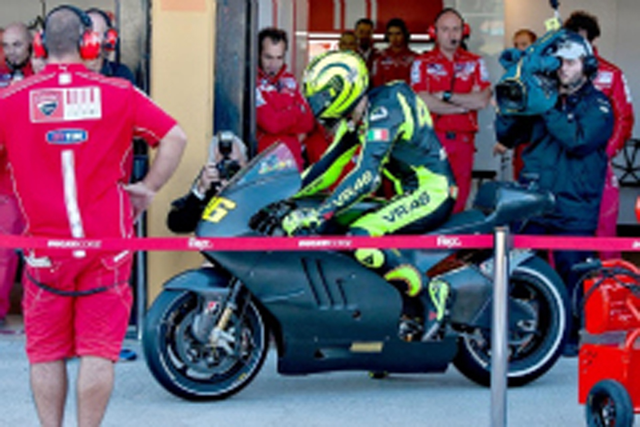 バレンティーノ・ロッシ、ドゥカティのMotoGPマシンで初走行