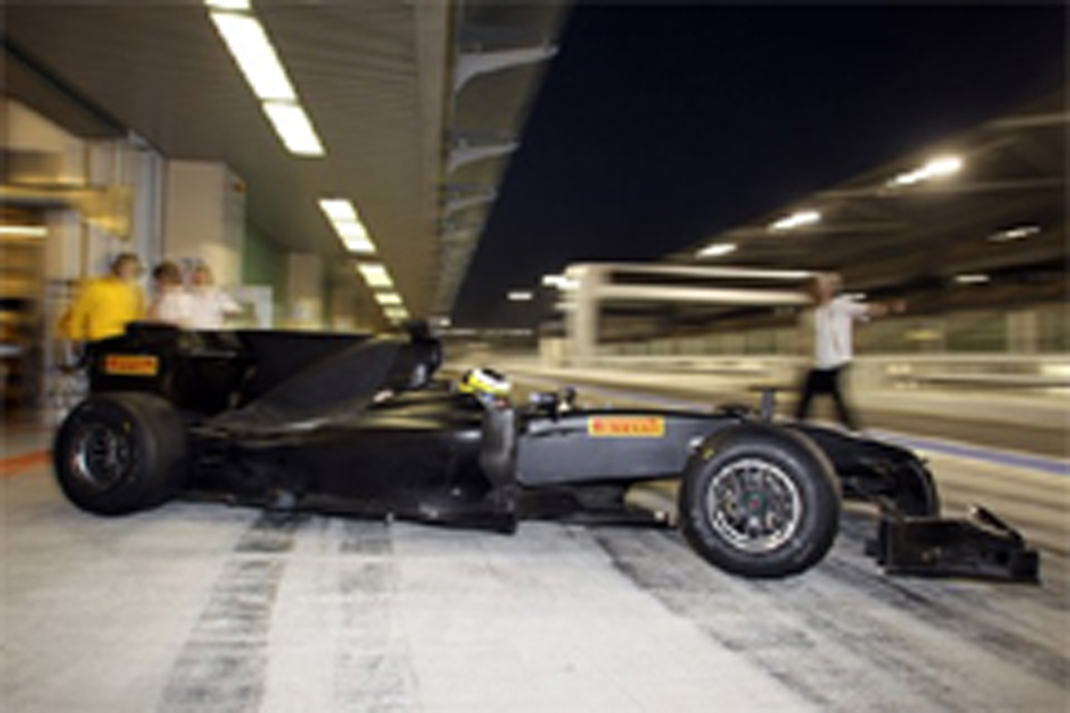 ピレリ、F1初の夜間ウェットテストを開始