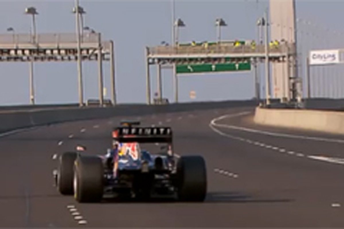 動画：マーク・ウェバー、メルボルンの公道でF1デモ走行
