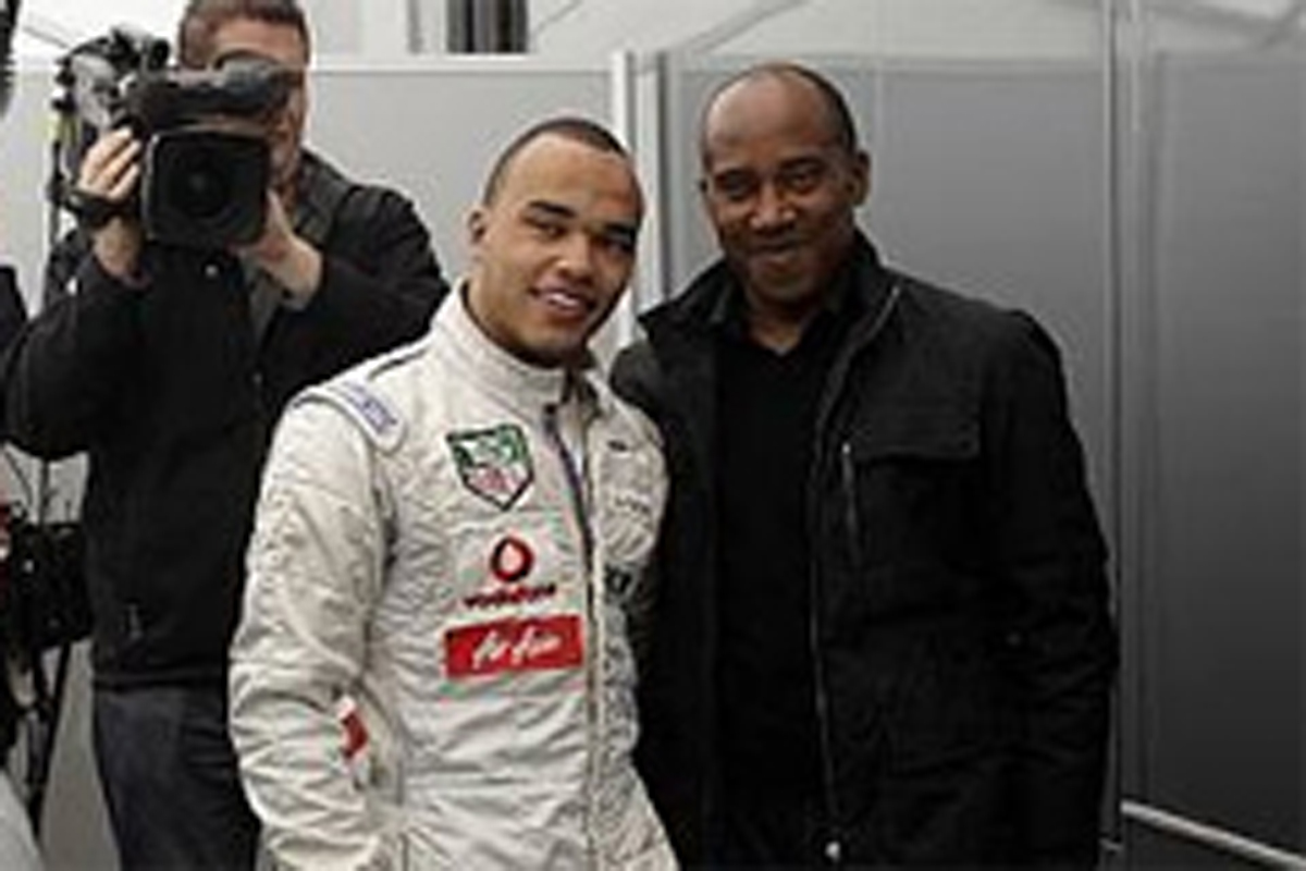 ニコラス・ハミルトンがレースデビュー
