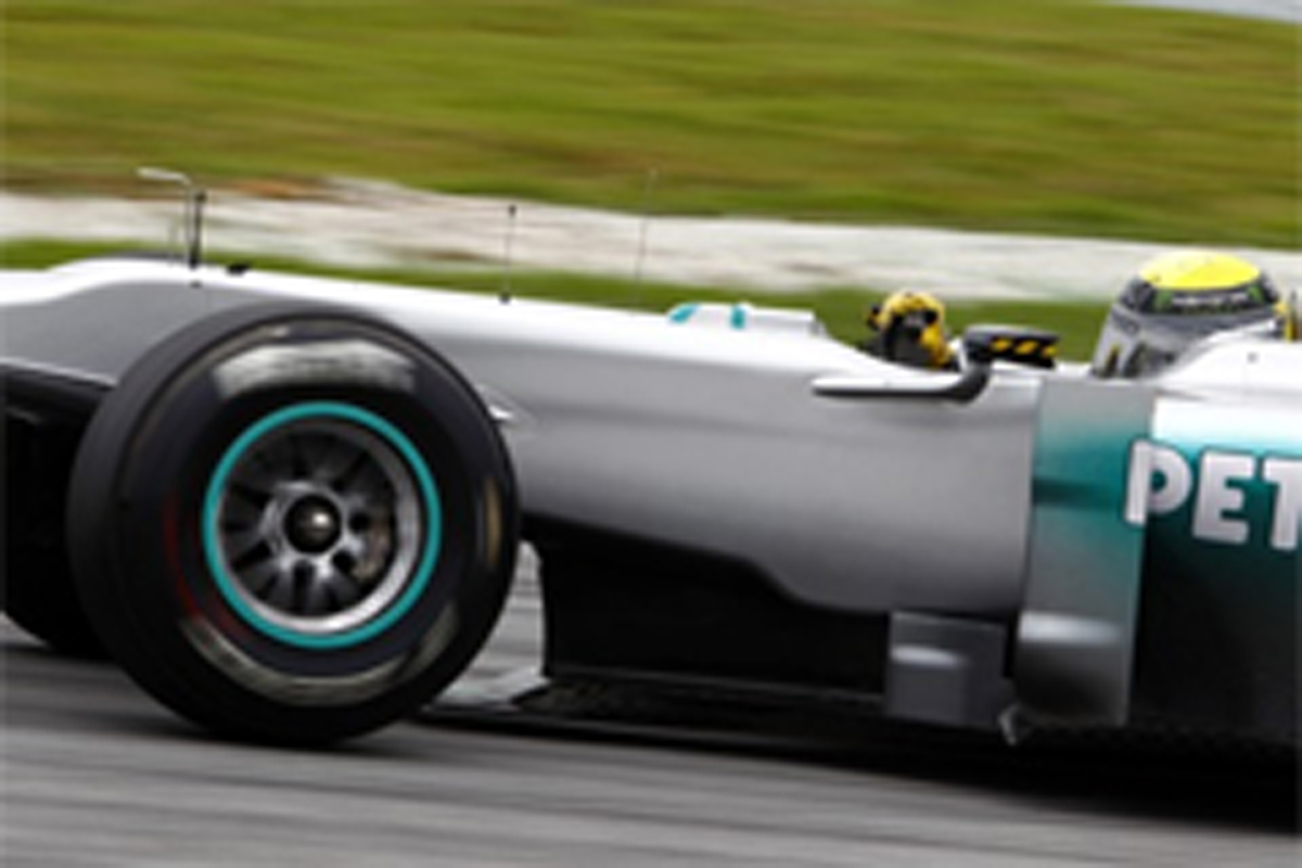 メルセデスGP:リアウイングにトラブル (F1マレーシアGP 予選)