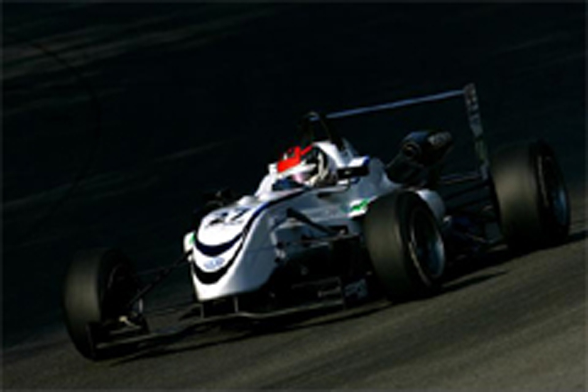 桜井孝太郎、イギリスF3開幕戦はクラッシュリタイア