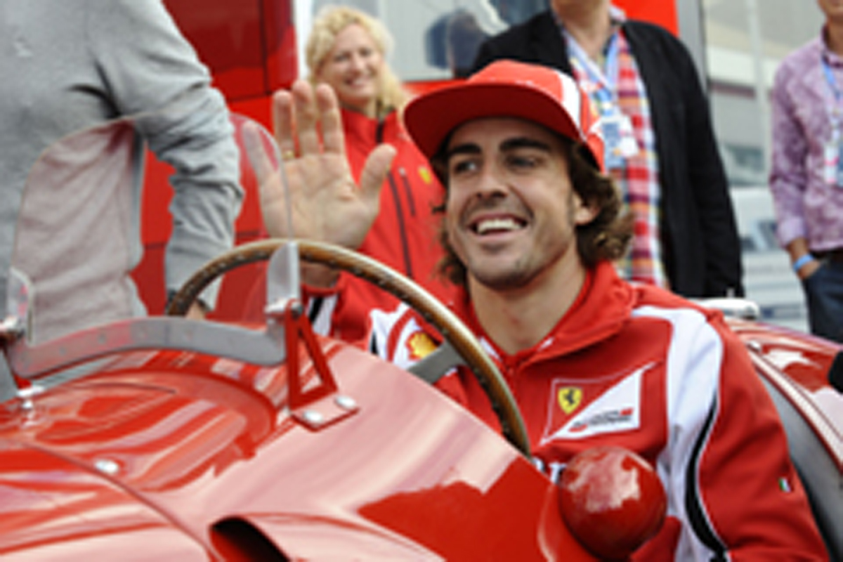 フェルナンド・アロンソ、フェラーリ 375 F1をドライブ