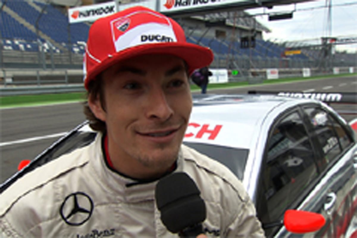 動画:ニッキー・ヘイデン、メルセデスのDTMマシンをドライブ