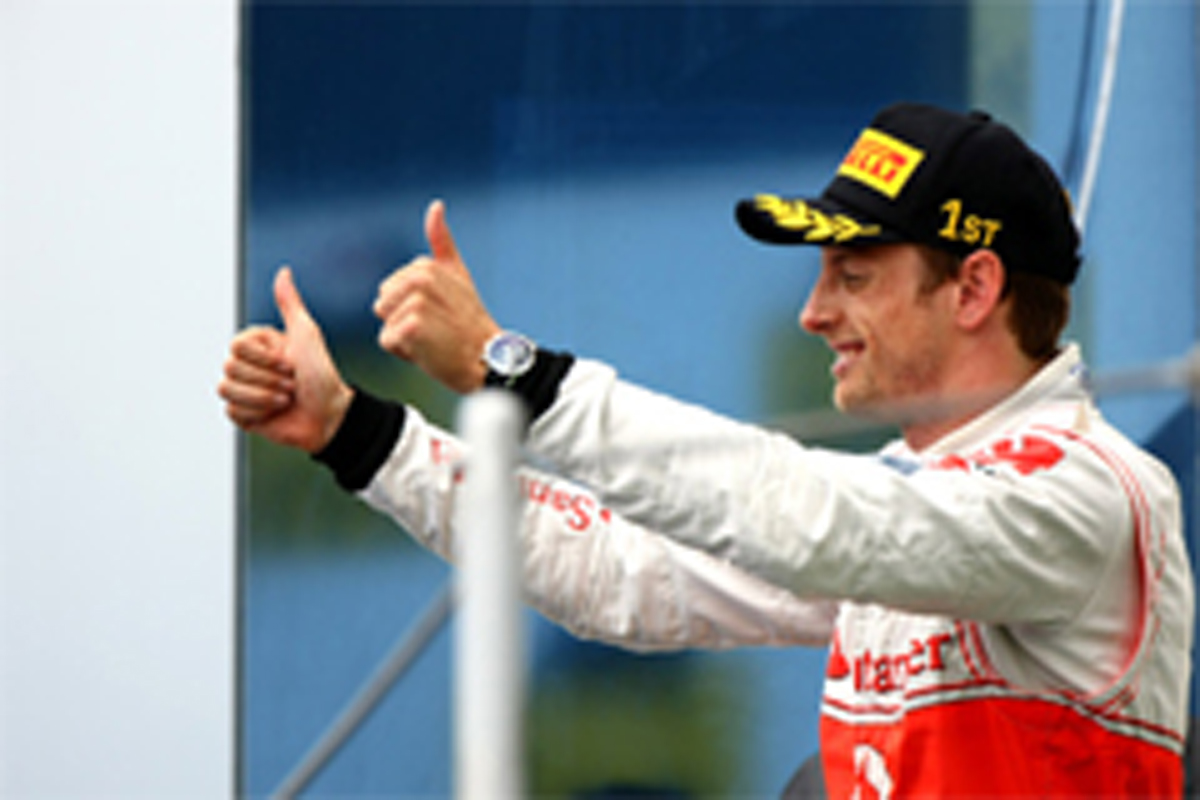 ジェンソン・バトン、マンチェスターでF1デモ走行を実施