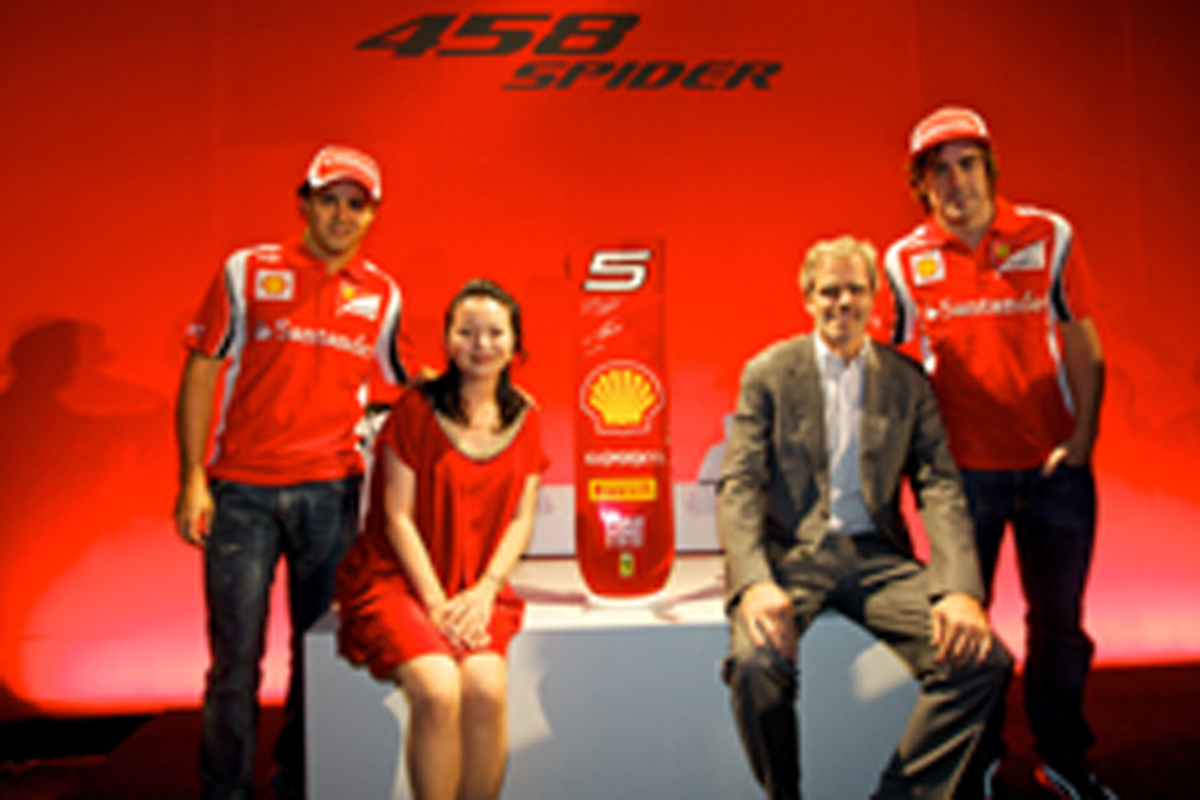 アロンソ&マッサ、増上寺でチャリティオークションに登場
