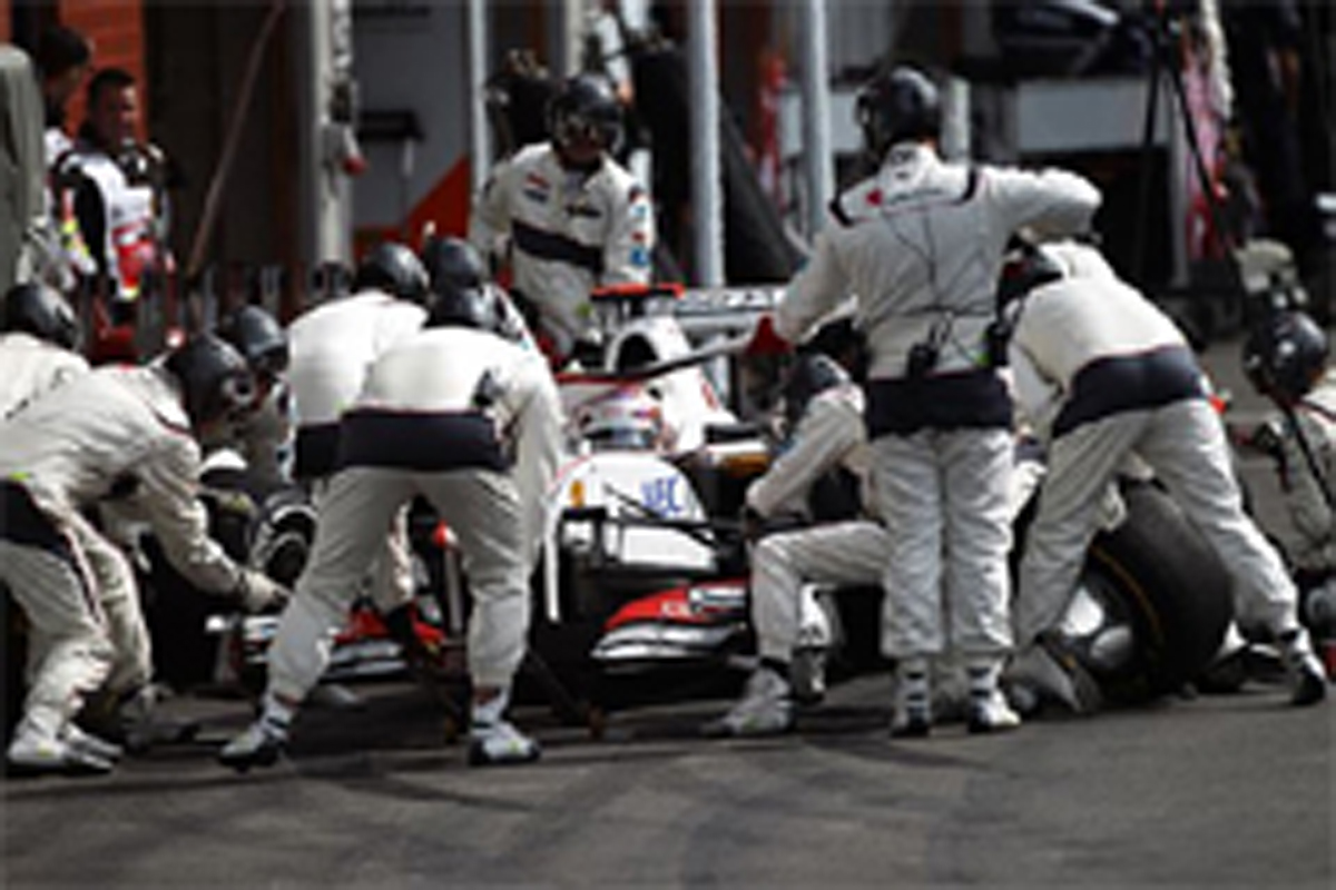 ザウバー、ピットストップの遅さについてドライバーを非難