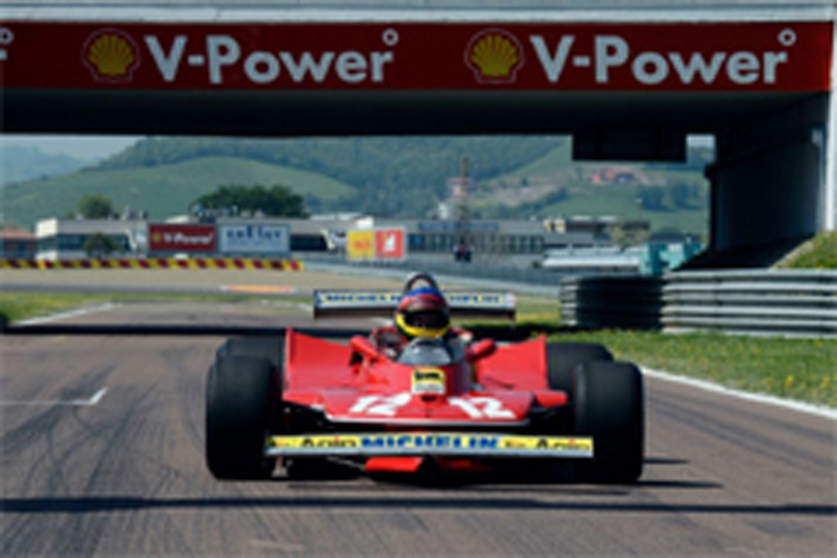 ジャック・ヴィルヌーヴ、父親ジルのフェラーリ 312T4をドライブ