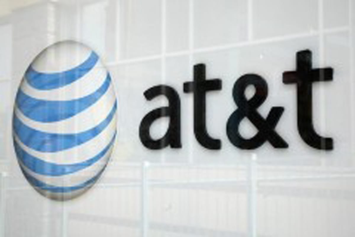 AT&T、レッドブルと技術パートナー契約
