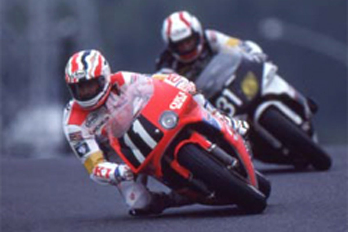 ミック・ドゥーハン、鈴鹿8耐でRVF750にてデモランを披露