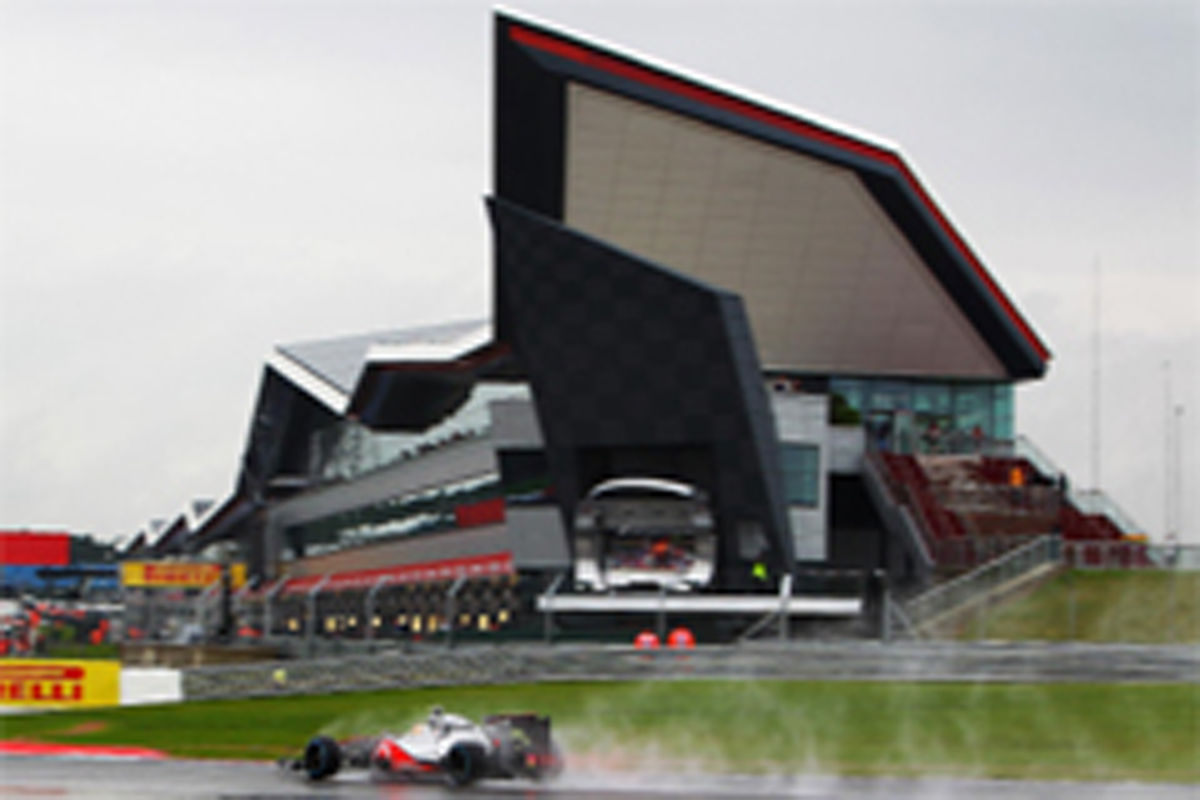 F1イギリスGP フリー走行2回目：ルイス・ハミルトンがトップタイム