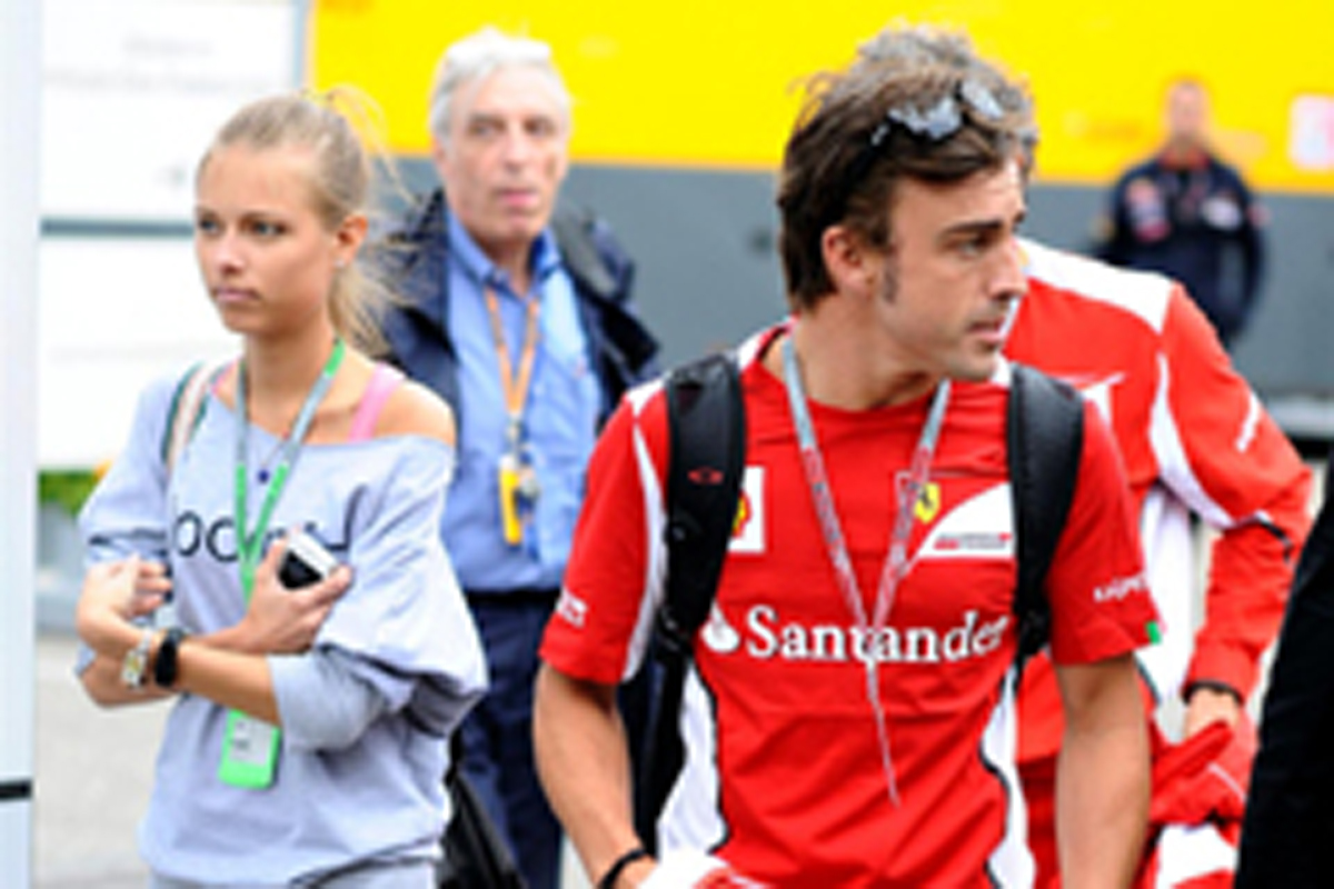 フェルナンド・アロンソ、新恋人とF1ドイツGP入り