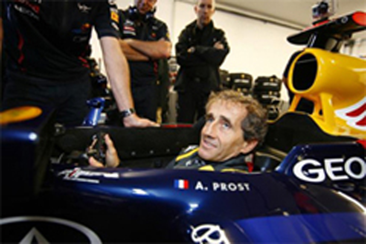 アラン・プロスト、レッドブル RB6でのデモ走行に満足