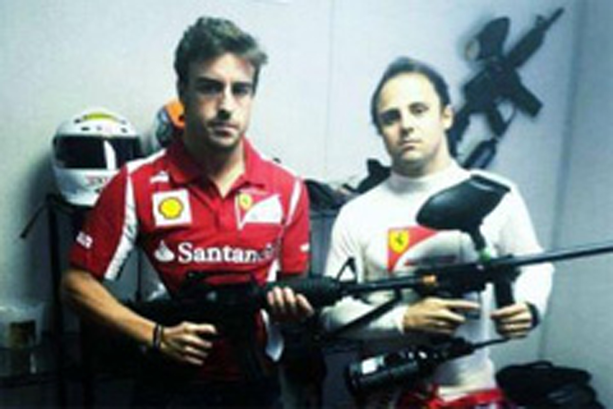 フェラーリ、フェルナンド・アロンソのTwitter&Facebookを制止