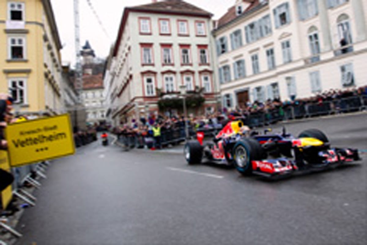 【動画】 セバスチャン・ベッテル、チャンピオン凱旋F1デモ走行