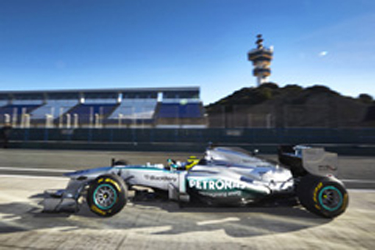 【動画】 メルセデスAMG W04 シェイクダウン