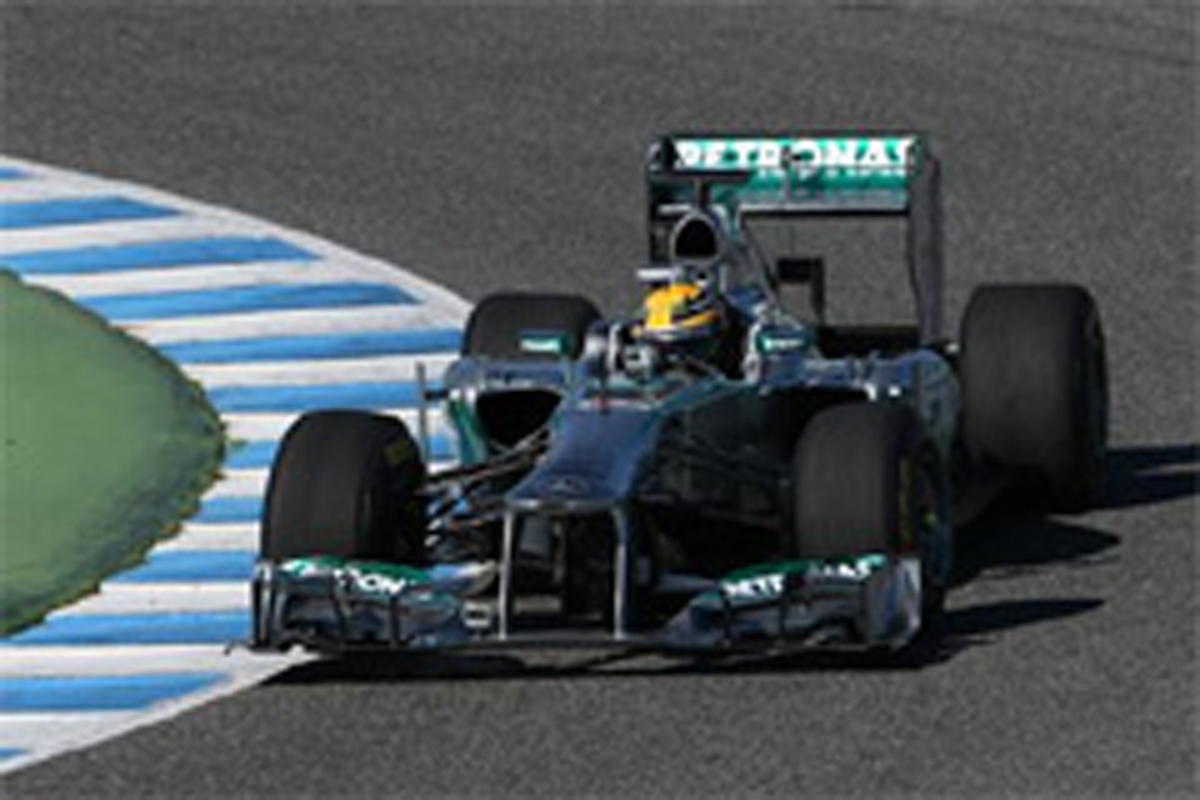 ルイス・ハミルトン、メルセデスAMG W04で初走行